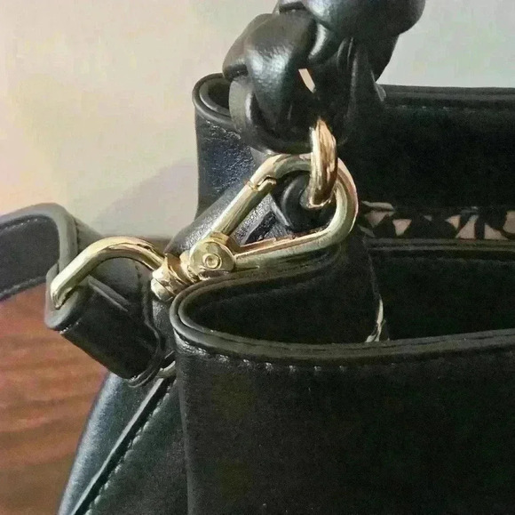 Carpisa Black Faux Leather Satchel Gold Hardware Detachable Cross-body Strap - Picture 4 of 16